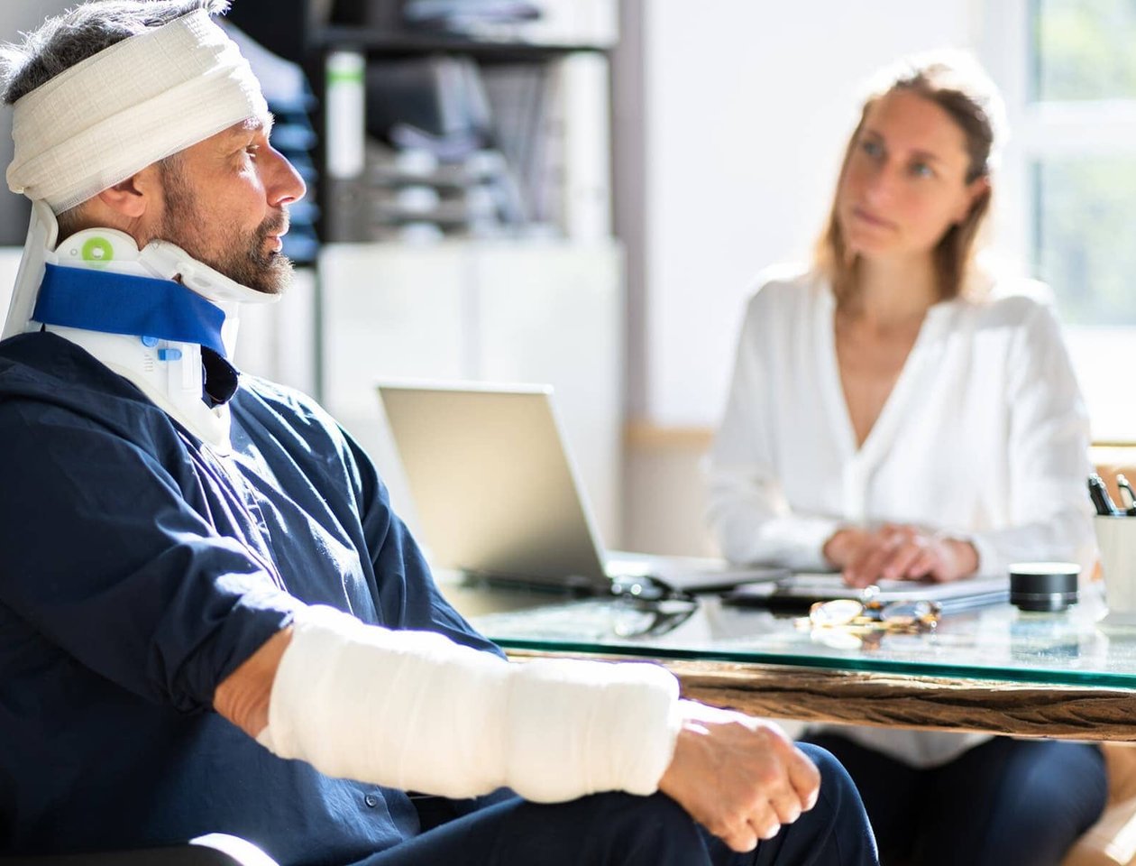 man in cast talking with lawyer
